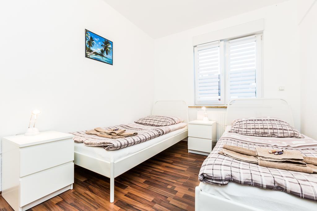 Ferienwohnung Köln Stammheim Zimmer foto